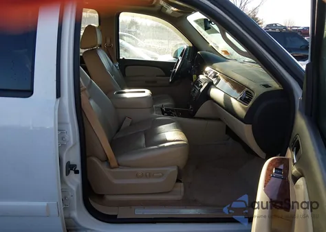 2008 Chevrolet Suburban 1500 Ltz z USA, uszkodzony, nr VIN 1GNFK16378J234029